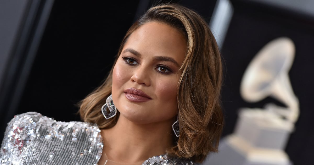 Chrissy Teigen has called out a weight loss company on Twitter