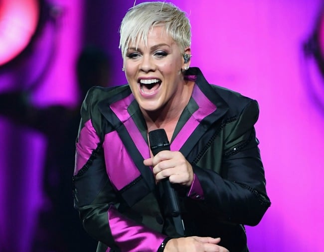 Fans frustrated after second of Pink's Sydney concerts is cancelled.