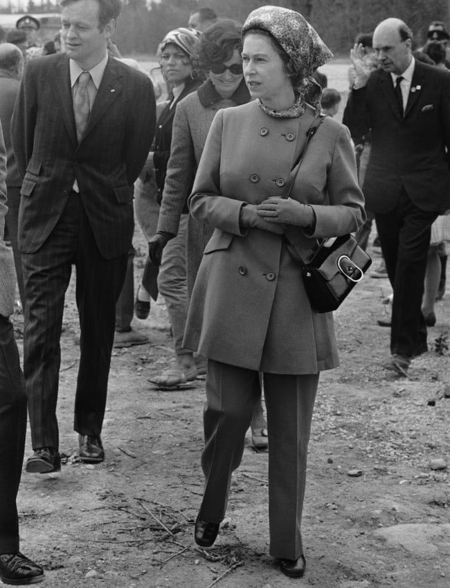 Queen Elizabeth fashion: Photo evidence that the Queen does wear pants.