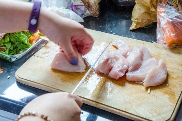 Don't wash raw chicken. Image via Getty.