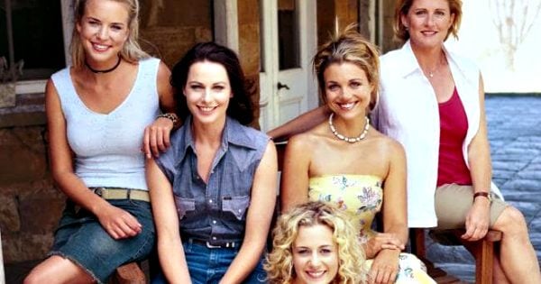 mcleods-daughters-cast