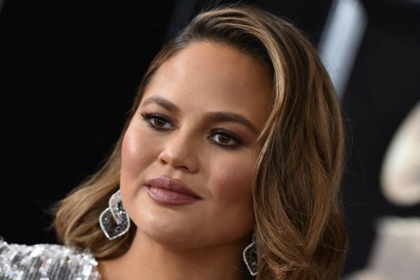 Chrissy Teigen has called out a weight loss company on Twitter