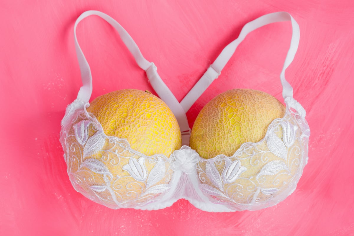 A bra fitter shares how to put on bra the correct way.