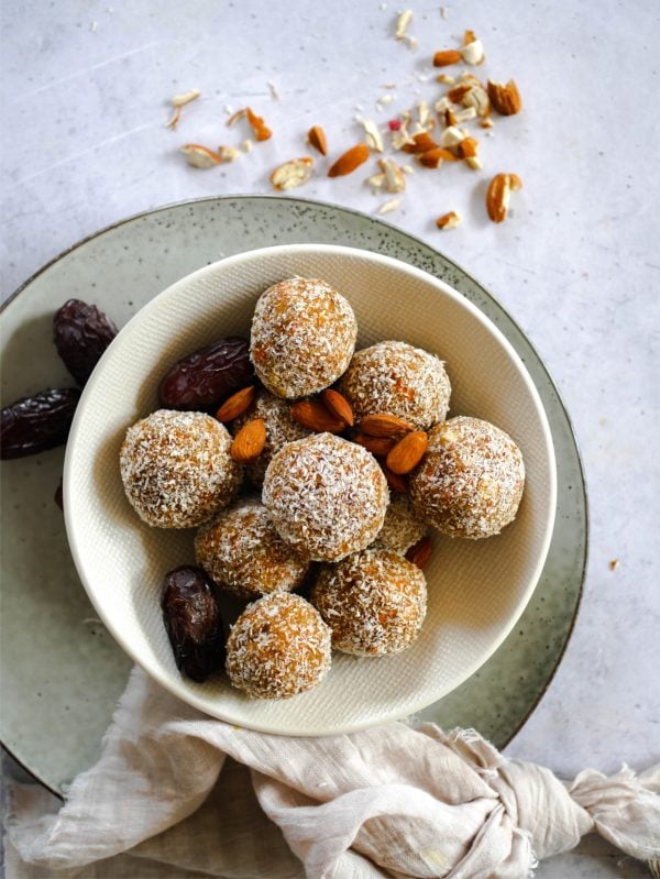 Carrot-cake-bliss-balls