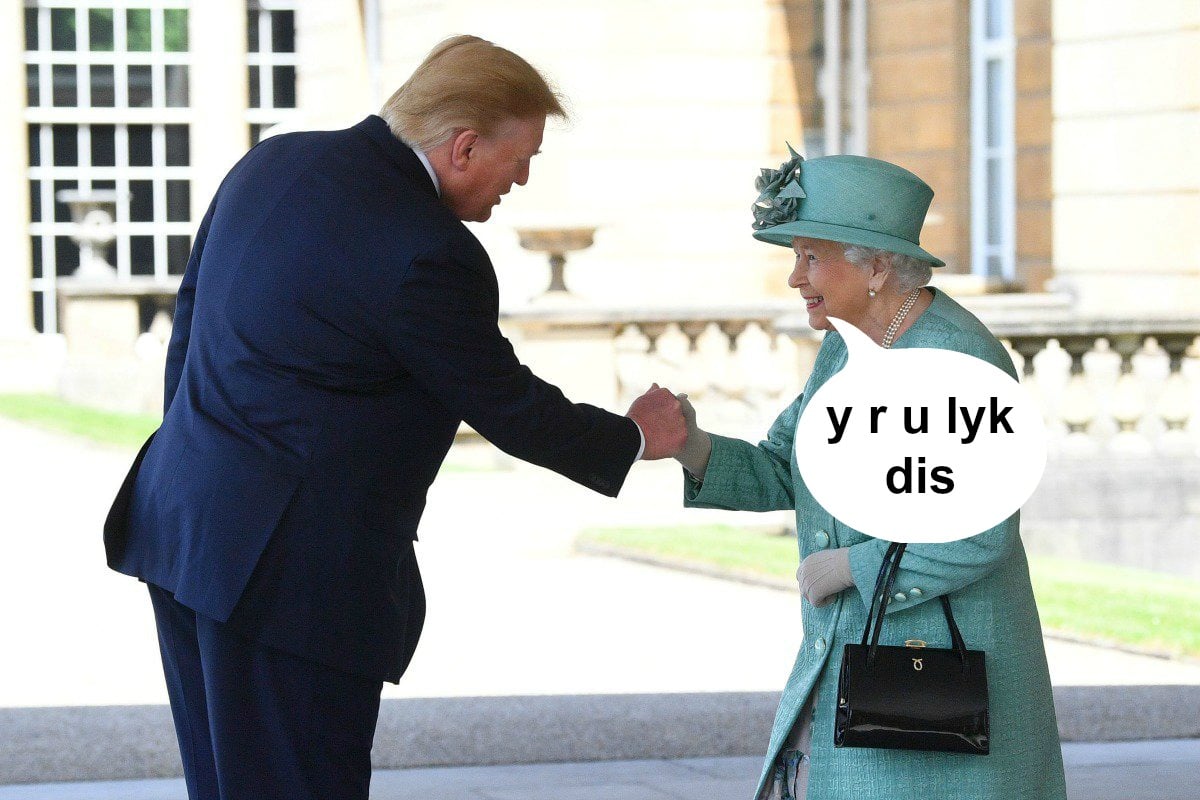 trump-queen-fist-bump