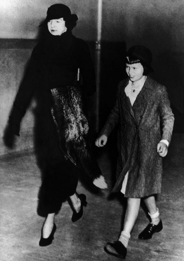 Gloria Vanderbilt And Her Aunt Gertrud Vanderbilt Whitney At The Courthouse Of New York In 1934