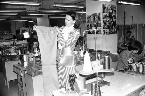 American fashion designer Gloria Vanderbilt visits Murjani, a Hunghom garment company where her jeans were made. 11JAN79
