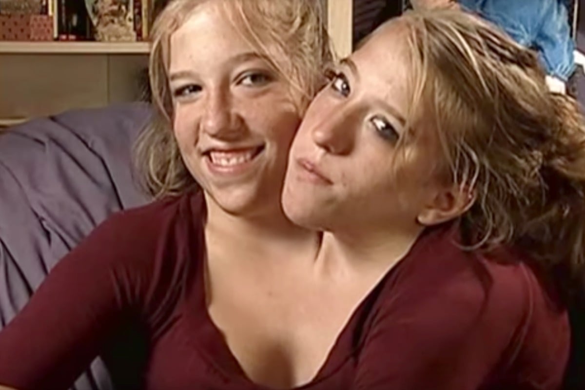 Conjoined Twins Having Sex - Inside the life of conjoined twins Abby and Brittany Hensel.