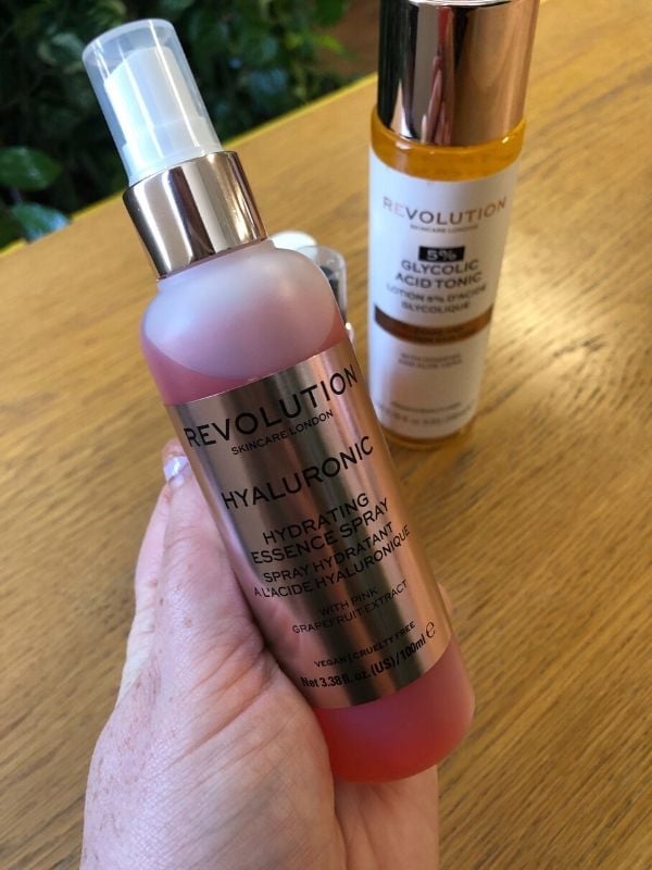 REVOLUTION Skincare Hyaluronic Essence Spray