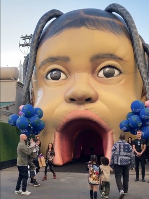 7 bizarre (and scary) features from Stormi birthday party 2020.