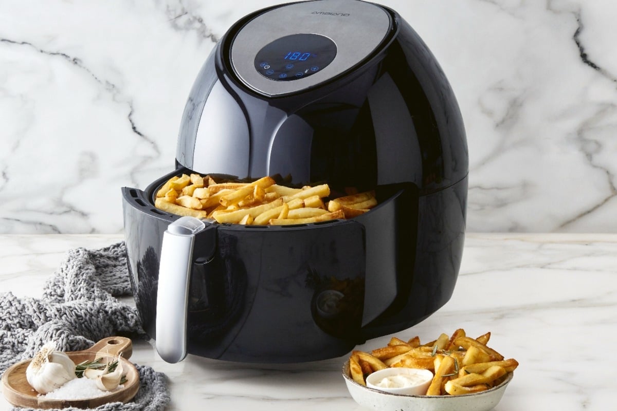 ALDI is selling an 8-liter air fryer as part of the special buys on 6 may  2020.